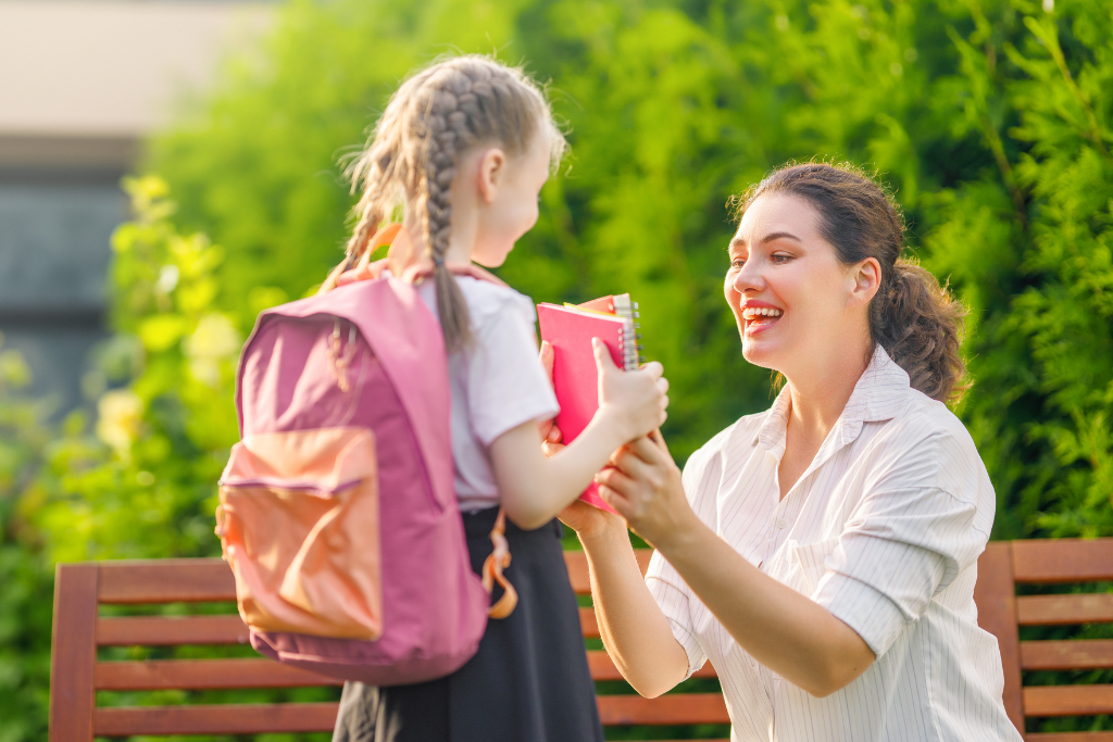 Książki, zeszyty i…dentysta- dlaczego warto umówić się na wizytę przed pierwszym dzwonkiem?