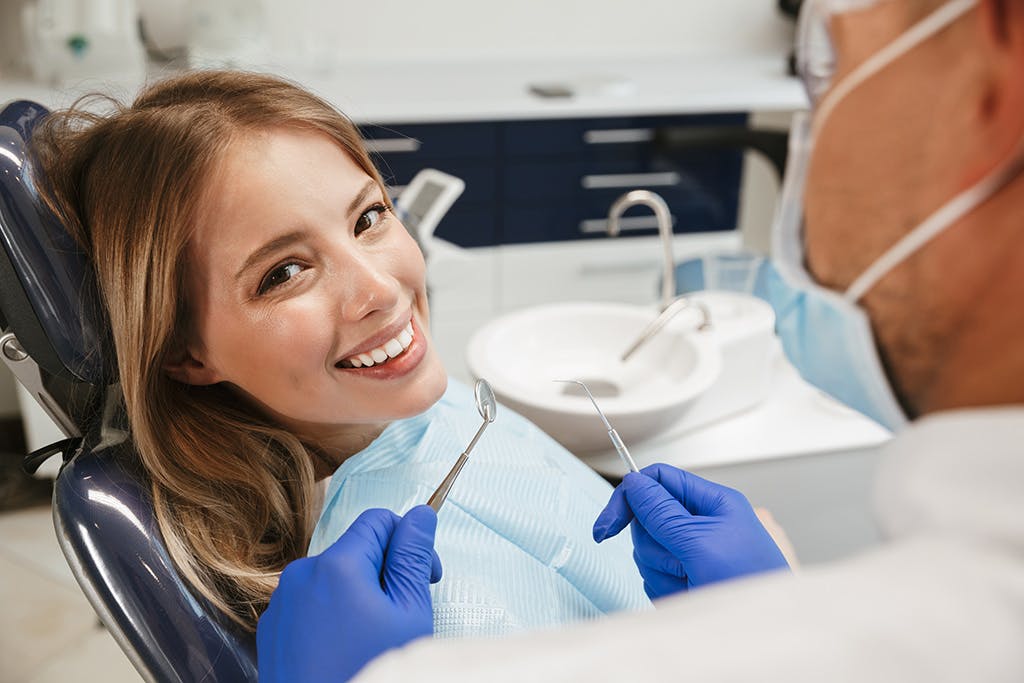 Dlaczego kobiety są bardziej narażone na choroby zębów?